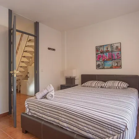 Apartment Aqua Vista 2 Bed Penthouse With Great Views *