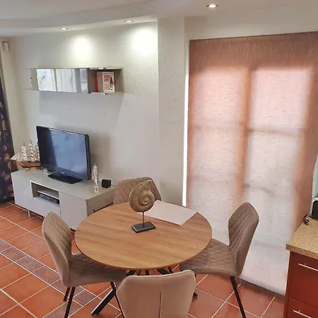 Aqua Vista 2 Bed Penthouse With Great Views Apartmán *