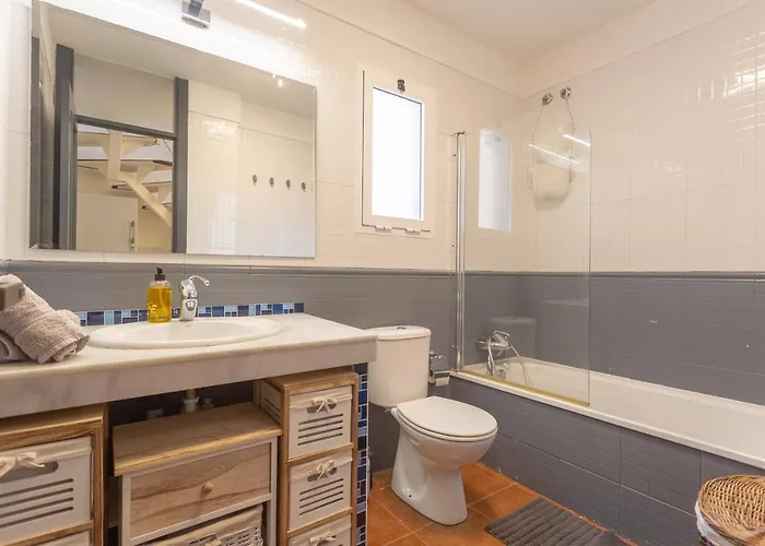 Апартаменты Aqua Vista 2 Bed Penthouse With Great Views *